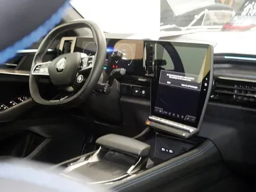 Car image 4