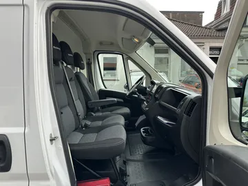Car image 47