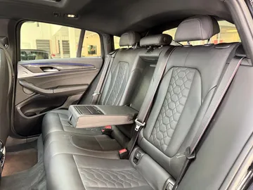 Car image 28