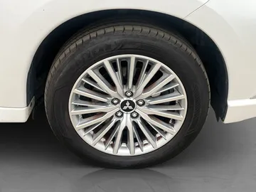 Car image 33