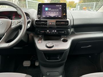 Car image 14