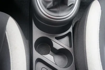 Car image 28