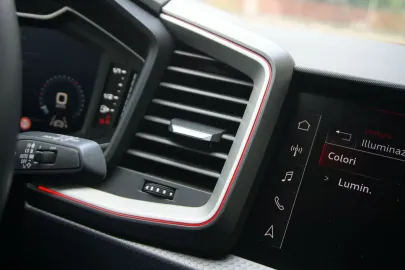 Car image 32