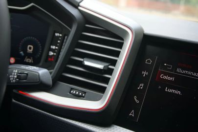 Car image 32