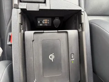 Car image 32