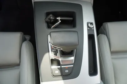 Car image 28