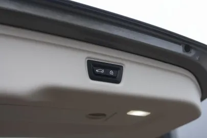 Car image 38