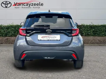 Car image 4