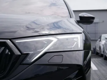 Car image 27