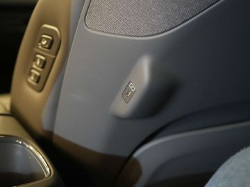 Car image 41