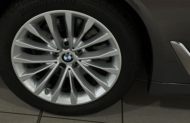 BMW 520d Touring Luxury Line 140 kW image number 15