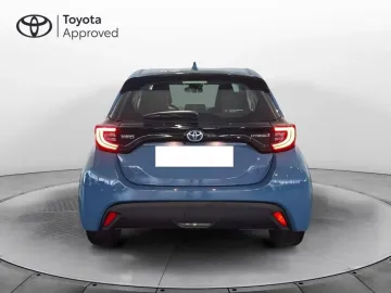 Car image 4