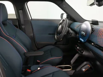 Car image 30