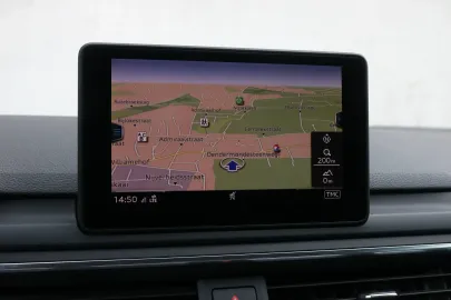 Car image 32