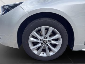Car image 17