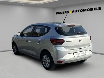 Car image 4
