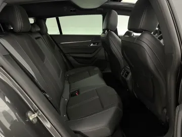 Car image 43