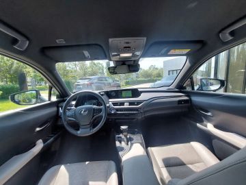 Car image 26