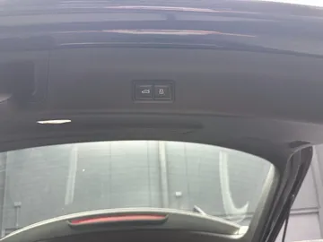 Car image 32