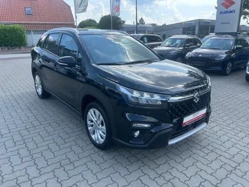 Car image 3