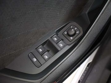 Car image 37