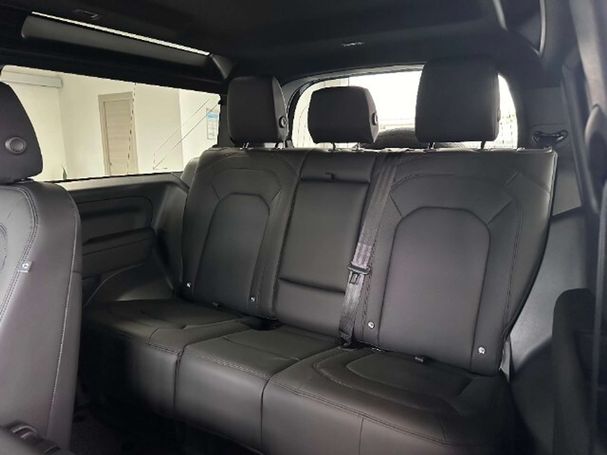 Land Rover Defender SE 147 kW image number 19