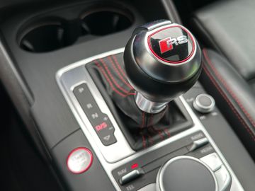 Car image 24