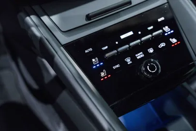 Car image 32