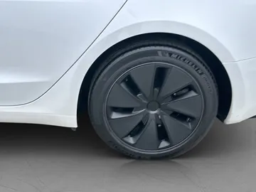 Car image 35