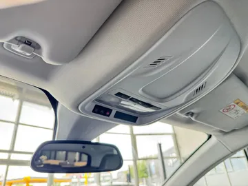 Car image 35