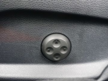 Car image 33