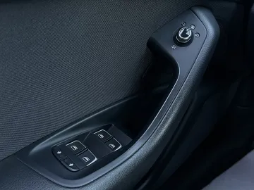 Car image 35