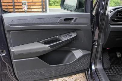 Car image 29