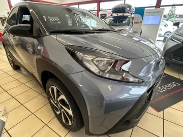 Car image 2