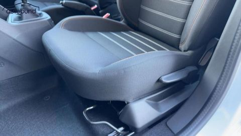 Car image 22