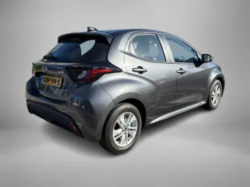 Car image 5
