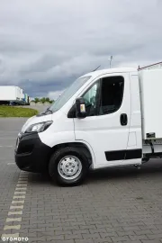 Car image 40