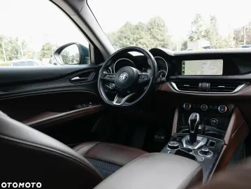 Car image 32