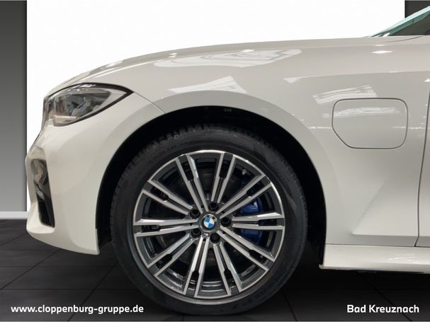 BMW 330 Touring e M Sport xDrive 215 kW image number 9