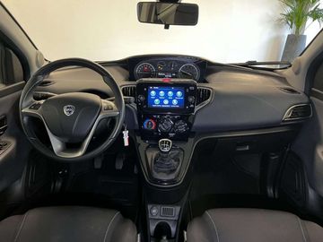 Car image 12