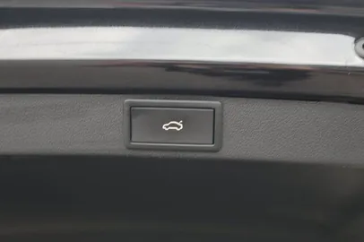 Car image 32