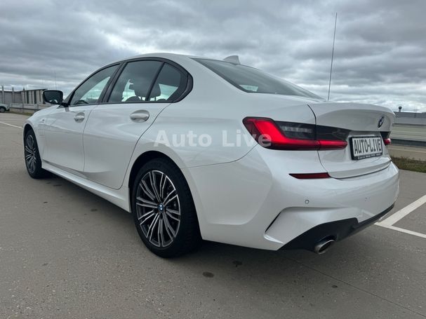 BMW 330 e M 215 kW image number 4