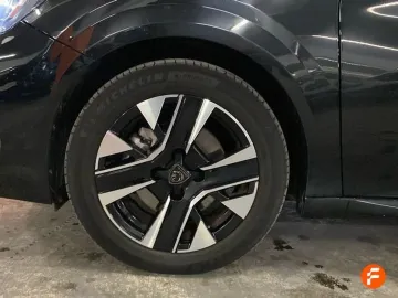 Car image 32
