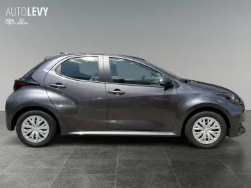 Car image 4
