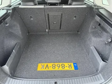 Car image 34