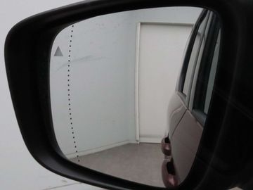 Car image 32