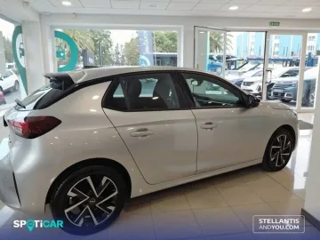 Car image 4