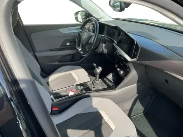 Car image 17