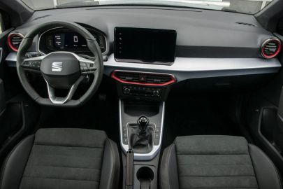 Car image 12