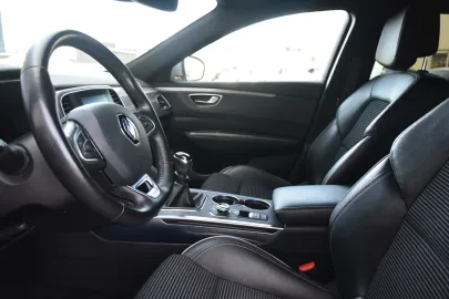 Car image 26